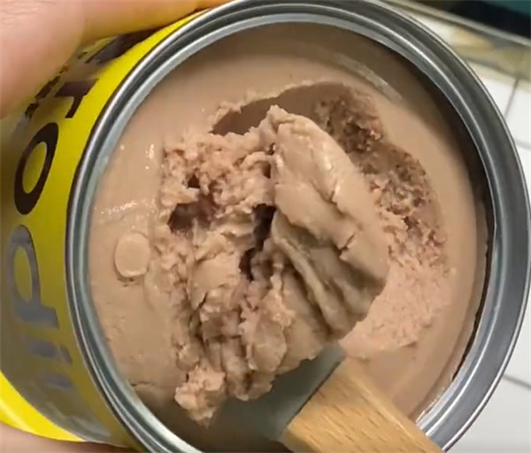 猫主食罐深度测评：高营养与争议成分解析，教你如何科学喂食