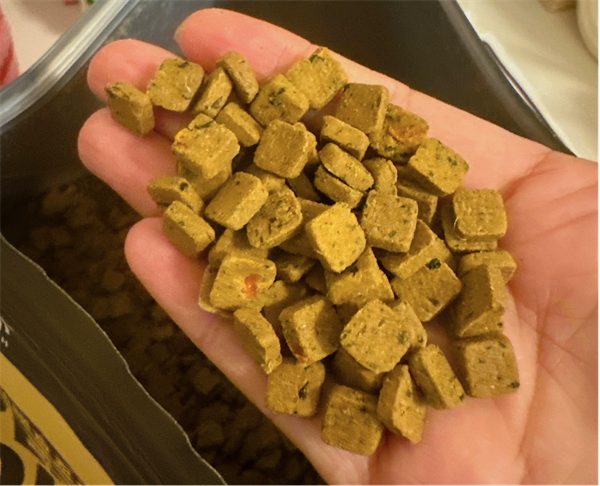 鸭肉梨烘焙犬粮测评:高蛋白营养解析与适用犬种指南 鸭肉梨烘焙犬粮测评:高蛋白营养解析与适用犬种指南