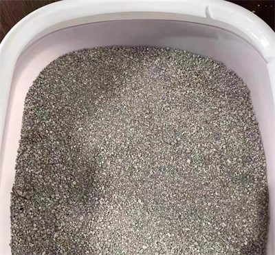 高端膨润土猫砂深度测评:除臭、结团与粉尘控制效果实测 高端膨润土猫砂深度测评:除臭、结团与粉尘控制效果实测