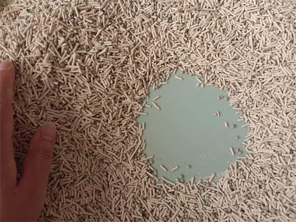 混合猫砂深度测评：除臭结团与粉尘粘底性能全面解析